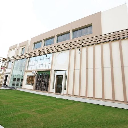 Oyo 48501 Dayal Regency Hotel Hapur Eksteriør billede