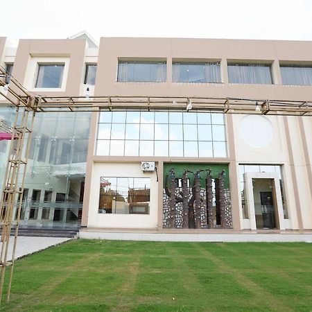 Oyo 48501 Dayal Regency Hotel Hapur Eksteriør billede